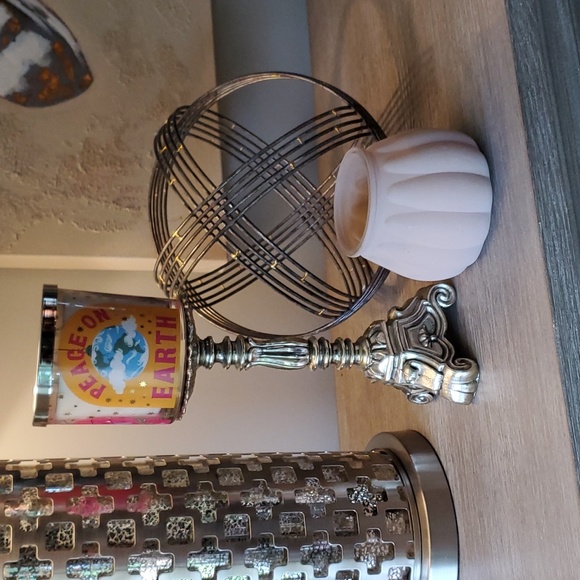 3 Wick Holiday Winter Candle Peace, Joy, & Good Will. Peppermint Vanilla - Picture 6 of 8